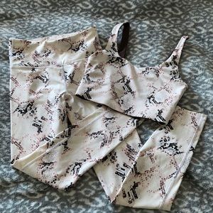 Fabletics Leggings & matching bra (reversible)